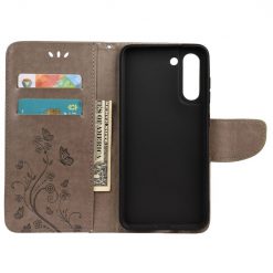 Peněženkové pouzdro Embossing Pattern Motýl a květ hnědé – Samsung Galaxy S21 FE | Levné Kryty | Levné Kryty | Levné Kryty