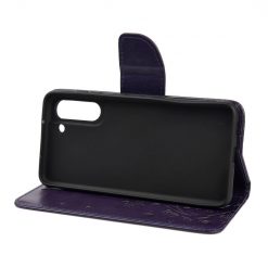 Peněženkové pouzdro Embossing Pattern Motýl a květ tmavěfialové – Samsung Galaxy S21 FE | Levné Kryty | Levné Kryty | Levné Kryty