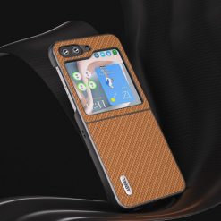 Kryt Abeel Carbon Fiber svetlěhnědý – Samsung Galaxy Z Flip 5 | Levné Kryty | Levné Kryty | Levné Kryty