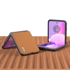 Alternative view of Kryt Abeel Carbon Fiber hnědý – Motorola Razr 40